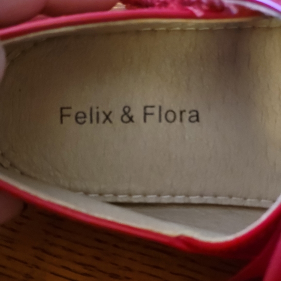 Felix & Flora cherry red ballet flats - Picture 3 of 4